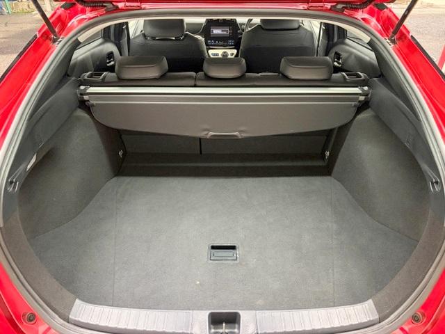 プリウス Ｓツーリングセレクション　修復歴なし　禁煙車　トヨタセーフティセンス　純正ＳＤナビ　バックカメラ　レザーシート　ＥＴＣ２．０　アダプティブクルコン　Ｂｌｕｅｔｏｏｔｈ　シートヒーター　フルセグＴＶ　ＤＶＤ再生　ＣＤ（13枚目）