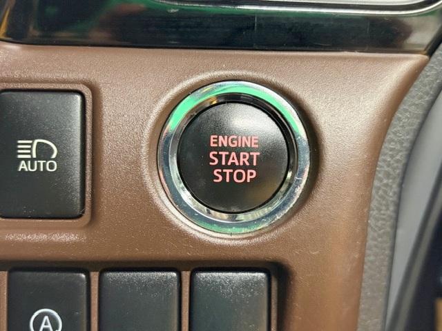 エスクァイア Ｇｉ　修復歴なし　禁煙車　両側自動ドア　８人乗り　本革シート　社外メモリナビ　ブルートゥース　バックカメラ　シートヒーター　ＥＴＣ　プッシュスタート　スマートキー　横滑り防止　ＬＥＤライト　デュアルエアコン（6枚目）