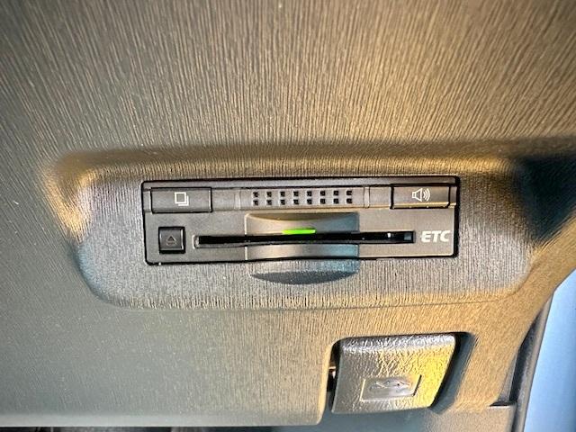 プリウスＰＨＶ Ｇ　修復歴なし　純正ＨＤＤナビ　バックカメラ　Ｂｌｕｅｔｏｏｔｈ　ＥＴＣ　半革シート　クルコン　パワーシート　シートヒーター　ＨＩＤ　フォグ　スマートキー　プッシュスタート　純正１５インチＡＷ　革巻ステア（6枚目）