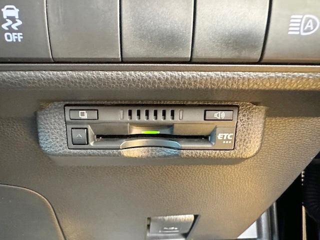 カローラスポーツ ハイブリッドＧ　修復歴なし　純正メモリナビ　衝突軽減ブレーキ　バックカメラ　Ｂｌｕｅｔｏｏｔｈ　ＥＴＣ　車線逸脱警報　コーナーセンサー　スマートキー　ＬＥＤライト　オートハイビーム　純正１６インチＡＷ　横滑り防止装置（5枚目）