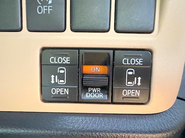 ノア Ｘ　ワンオーナー・新品革調シートカバー装着済み・両側自動ドア・純正ＳＤナビ・フリップダウンモニター・７人乗り・ＨＩＤライト・バックカメラ（3枚目）