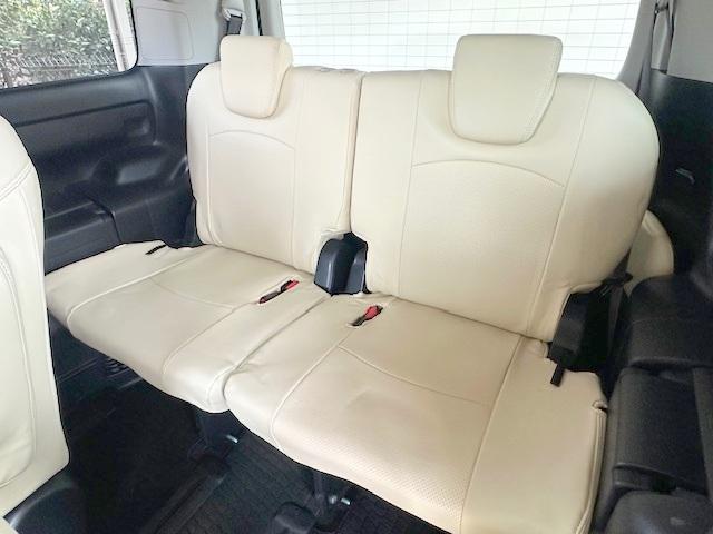 ノア Ｘ　ワンオーナー・新品革調シートカバー装着済み・両側自動ドア・純正ＳＤナビ・フリップダウンモニター・７人乗り・ＨＩＤライト・バックカメラ（11枚目）