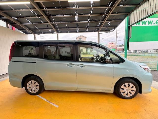 ノア Ｘ　ワンオーナー・新品革調シートカバー装着済み・両側自動ドア・純正ＳＤナビ・フリップダウンモニター・７人乗り・ＨＩＤライト・バックカメラ（16枚目）