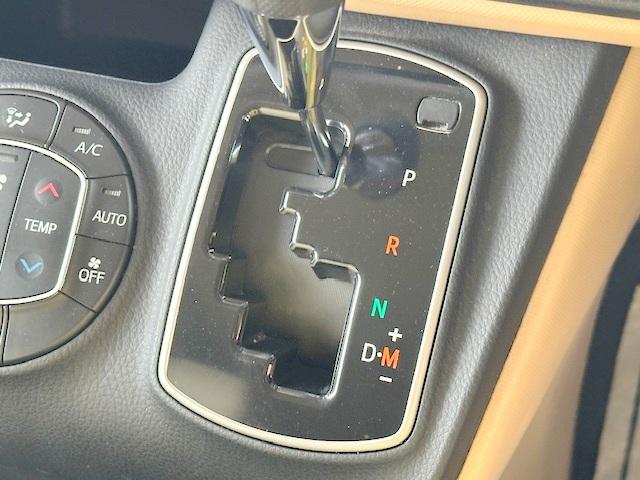 ノア Ｘ　ワンオーナー・新品革調シートカバー装着済み・両側自動ドア・純正ＳＤナビ・フリップダウンモニター・７人乗り・ＨＩＤライト・バックカメラ（18枚目）