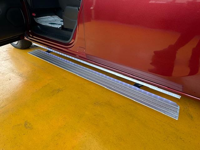 セレナ ＸＶ　ステップタイプ　禁煙車　両側パワースライドドア　ユニバーサルステップ　純正ＳＤナビ　バックカメラ　Ｂｌｕｅｔｏｏｔｈ　ＥＴＣ　インテリキー　プッシュスタート　フルセグＴＶ　ＤＶＤ再生　ＣＤ（3枚目）