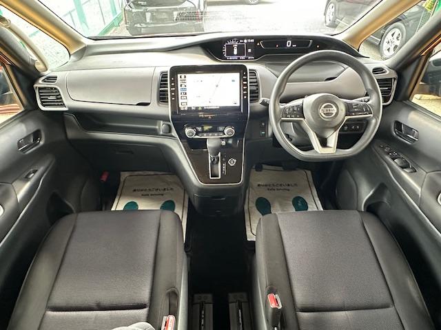 セレナ ＸＶ　ステップタイプ　禁煙車　両側パワースライドドア　ユニバーサルステップ　純正ＳＤナビ　バックカメラ　Ｂｌｕｅｔｏｏｔｈ　ＥＴＣ　インテリキー　プッシュスタート　フルセグＴＶ　ＤＶＤ再生　ＣＤ（11枚目）