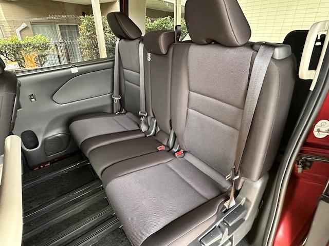 セレナ ＸＶ　ステップタイプ　禁煙車　両側パワースライドドア　ユニバーサルステップ　純正ＳＤナビ　バックカメラ　Ｂｌｕｅｔｏｏｔｈ　ＥＴＣ　インテリキー　プッシュスタート　フルセグＴＶ　ＤＶＤ再生　ＣＤ（12枚目）