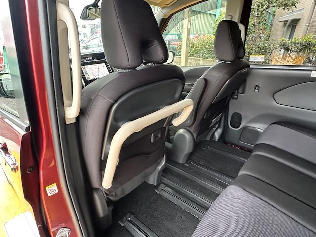 セレナ ＸＶ　ステップタイプ　禁煙車　両側パワースライドドア　ユニバーサルステップ　純正ＳＤナビ　バックカメラ　Ｂｌｕｅｔｏｏｔｈ　ＥＴＣ　インテリキー　プッシュスタート　フルセグＴＶ　ＤＶＤ再生　ＣＤ（13枚目）