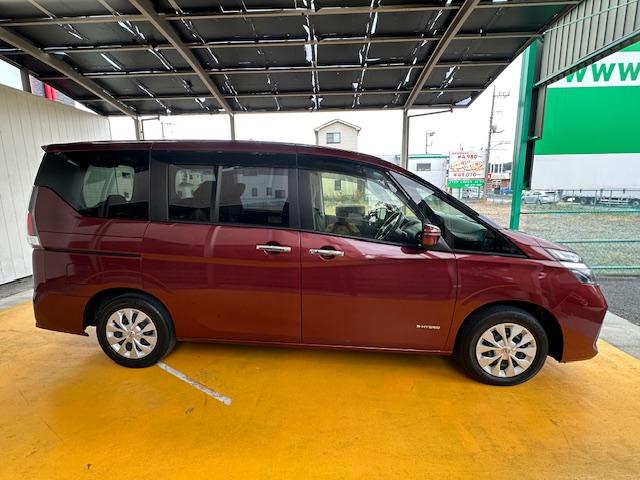 セレナ ＸＶ　ステップタイプ　禁煙車　両側パワースライドドア　ユニバーサルステップ　純正ＳＤナビ　バックカメラ　Ｂｌｕｅｔｏｏｔｈ　ＥＴＣ　インテリキー　プッシュスタート　フルセグＴＶ　ＤＶＤ再生　ＣＤ（18枚目）