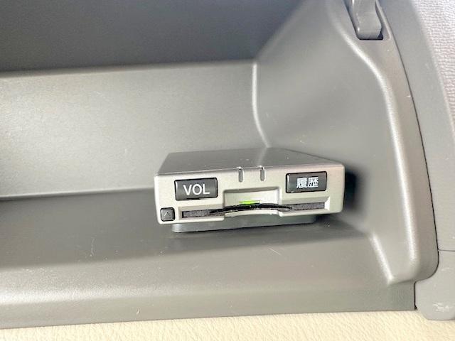 アイシス Ｇ　純正ＳＤナビ　ＣＤ　ＤＶＤ　フルセグ　Ｂｌｕｅｔｏｏｔｈ　バックカメラ　自動ドア　ＥＴＣ　スマートキー（7枚目）