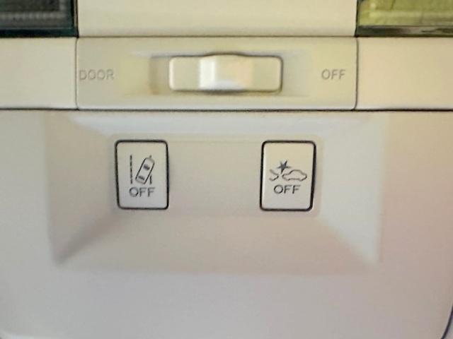 レガシィＢ４ ２．５ｉアイサイトＳパッケージ　修復歴なし　禁煙車　純正ＨＤＤナビ　衝突軽減ブレーキ　バックカメラ　ＳＩ－ＤＲＩＶＥ　ブルートゥース　半革シート　ＨＩＤ　Ｆ／Ｒフォグ　車線逸脱警報　ＥＴＣ　アクセスキー　パドルシフト　パワーシート（3枚目）