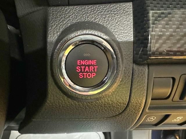 レガシィＢ４ ２．５ｉアイサイトＳパッケージ　修復歴なし　禁煙車　純正ＨＤＤナビ　衝突軽減ブレーキ　バックカメラ　ＳＩ－ＤＲＩＶＥ　ブルートゥース　半革シート　ＨＩＤ　Ｆ／Ｒフォグ　車線逸脱警報　ＥＴＣ　アクセスキー　パドルシフト　パワーシート（7枚目）