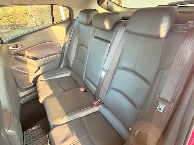 アクセラスポーツ １５ＸＤ　Ｌパッケージ　修復歴なし　禁煙車　純正ＳＤナビ　衝突軽減ブレーキ　バックカメラ　ブルートゥース　車線逸脱警報　ＢＳＭ　レザーシート　パワーシート　アドバンストキー　ＥＴＣ　コーナーセンサー　ハンドル＆シートヒーター（15枚目）