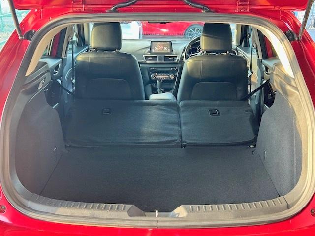 アクセラスポーツ １５ＸＤ　Ｌパッケージ　修復歴なし　禁煙車　純正ＳＤナビ　衝突軽減ブレーキ　バックカメラ　ブルートゥース　車線逸脱警報　ＢＳＭ　レザーシート　パワーシート　アドバンストキー　ＥＴＣ　コーナーセンサー　ハンドル＆シートヒーター（16枚目）