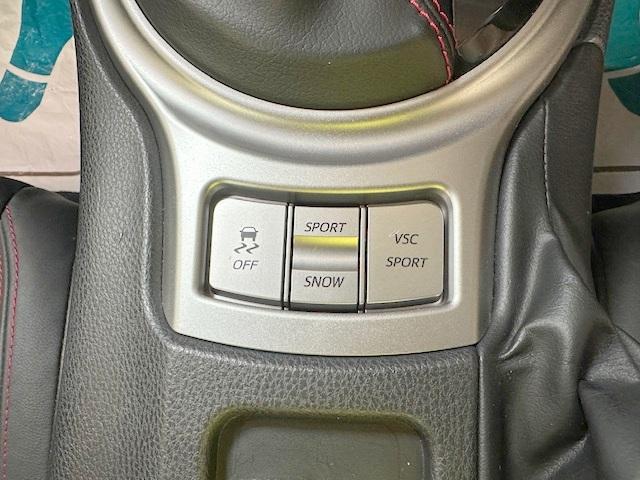 ８６ ＧＴリミテッド　修復歴なし　禁煙車　純正ＨＤＤナビ　ＥＴＣ　バックカメラ　シートヒーター　Ｂｌｕｅｔｏｏｔｈ　スマートキー　プッシュスタート　純正１７インチアルミホイール　フルセグＴＶ　ＤＶＤ再生　ＣＤ（8枚目）