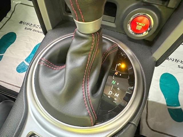 ８６ ＧＴリミテッド　修復歴なし　禁煙車　純正ＨＤＤナビ　ＥＴＣ　バックカメラ　シートヒーター　Ｂｌｕｅｔｏｏｔｈ　スマートキー　プッシュスタート　純正１７インチアルミホイール　フルセグＴＶ　ＤＶＤ再生　ＣＤ（9枚目）