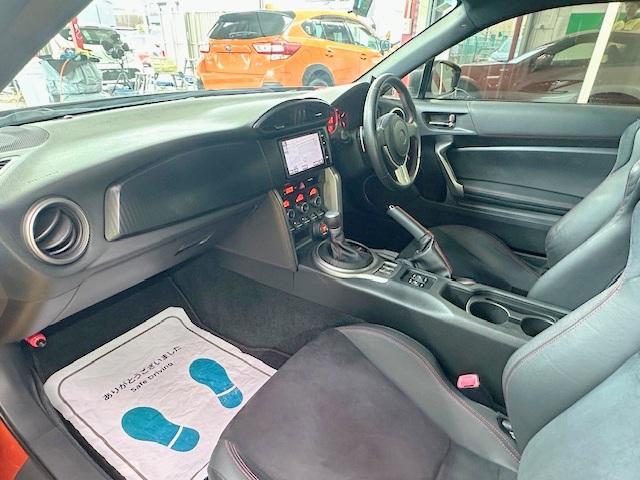 ８６ ＧＴリミテッド　修復歴なし　禁煙車　純正ＨＤＤナビ　ＥＴＣ　バックカメラ　シートヒーター　Ｂｌｕｅｔｏｏｔｈ　スマートキー　プッシュスタート　純正１７インチアルミホイール　フルセグＴＶ　ＤＶＤ再生　ＣＤ（11枚目）