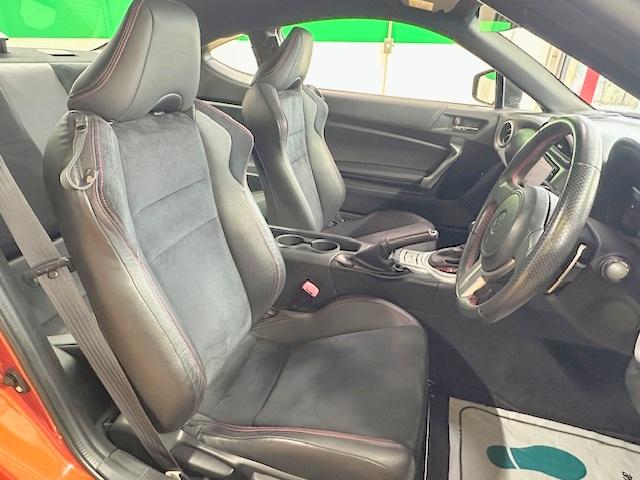 ８６ ＧＴリミテッド　修復歴なし　禁煙車　純正ＨＤＤナビ　ＥＴＣ　バックカメラ　シートヒーター　Ｂｌｕｅｔｏｏｔｈ　スマートキー　プッシュスタート　純正１７インチアルミホイール　フルセグＴＶ　ＤＶＤ再生　ＣＤ（13枚目）