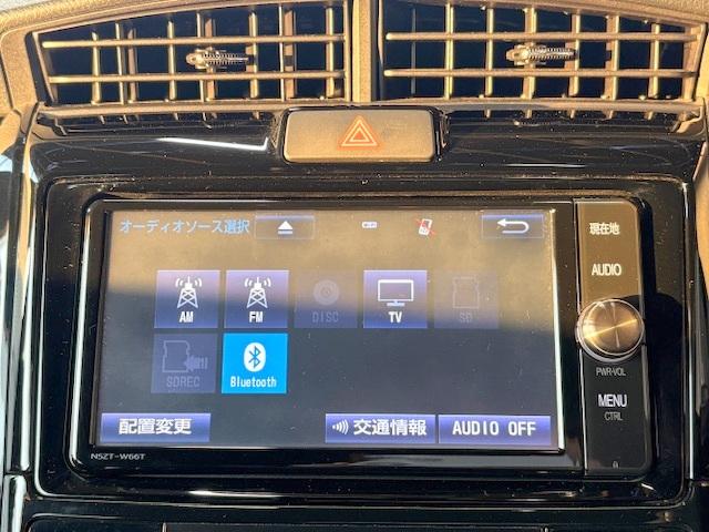 カローラフィールダー ハイブリッドG ダブルバイビー 修復歴なし 禁煙車 純正SDナビ 衝突軽減ブレーキ バックカメラ Bluetooth 車線逸脱警報 ETC2.0 ハーフレザーシート オートマチックハイビーム シートヒーター 革巻ステア スマートキー(2枚目)
