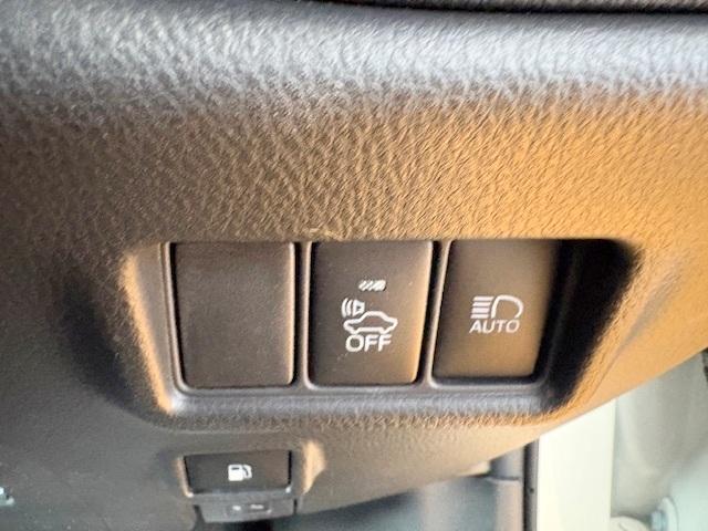 C-HR G LEDエディション 修復歴なし 禁煙車 純正SDナビ 衝突軽減ブレーキ バックカメラ ブルートゥース 半革シート ブラインドスポットモニター ETC2.0 コーナーセンサー 車線逸脱警報 オートハイビーム シートヒーター(9枚目)