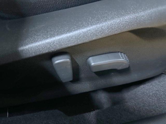 インプレッサスポーツ ２．０ｅ－Ｌアイサイト　走行２９６０ｋｍ　禁煙車　純正メモリーナビ　アイサイトＶｅｒ３　バックカメラ　パドルシフト　ＥＴＣ　プッシュスタート　アダプティブクルーズコントロール　ＢＳＭ（13枚目）