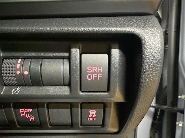 インプレッサスポーツ ２．０ｅ－Ｌアイサイト　走行２９６０ｋｍ　禁煙車　純正メモリーナビ　アイサイトＶｅｒ３　バックカメラ　パドルシフト　ＥＴＣ　プッシュスタート　アダプティブクルーズコントロール　ＢＳＭ（18枚目）