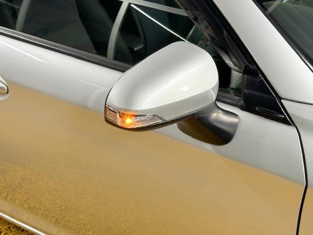 カローラフィールダー １．５Ｘ　５速ＭＴ　トヨタセーフティ　衝突軽減ブレーキ　レーンキープアシスト　ＥＴＣ　社外ディスプレイオーディオ（8枚目）