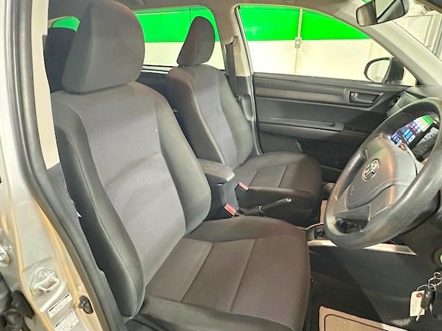 カローラフィールダー １．５Ｘ　５速ＭＴ　トヨタセーフティ　衝突軽減ブレーキ　レーンキープアシスト　ＥＴＣ　社外ディスプレイオーディオ（11枚目）