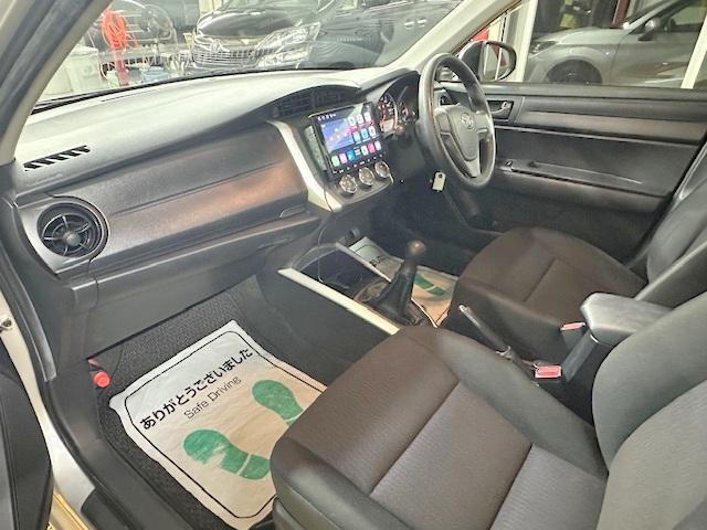 カローラフィールダー １．５Ｘ　５速ＭＴ　トヨタセーフティ　衝突軽減ブレーキ　レーンキープアシスト　ＥＴＣ　社外ディスプレイオーディオ（17枚目）