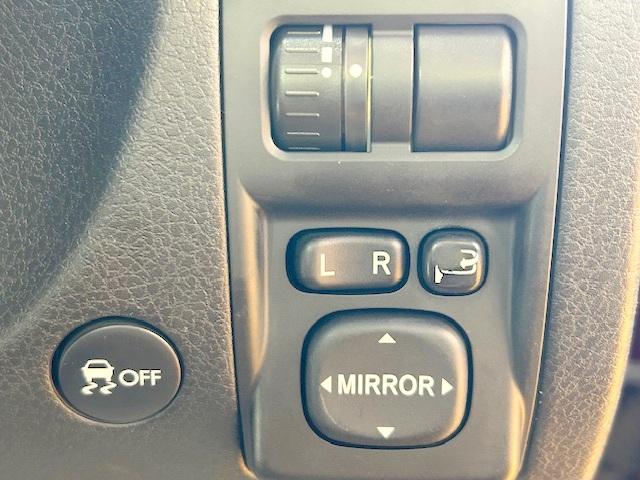 エクシーガクロスオーバー７ ２．５ｉアイサイト　禁煙車　アイサイトＶｅｒ２　フリップダウンモニター　シートヒータ　純正メモリナビ　衝突軽減ブレーキ　レーンキープ　半革シート　バックカメラ　ＥＴＣ　アクセスキー　パドルシフト　Ｂｌｕｅｔｏｏｔｈ（35枚目）