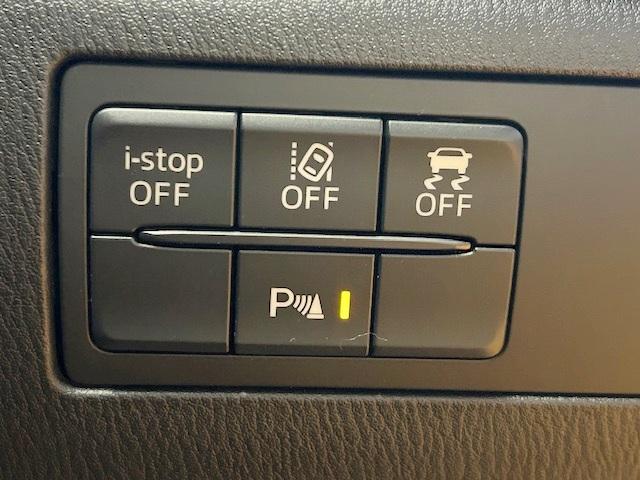 障害物センサーがついて、車輌との距離感を簡単確認！車庫入れ等も安心して出来ますね！