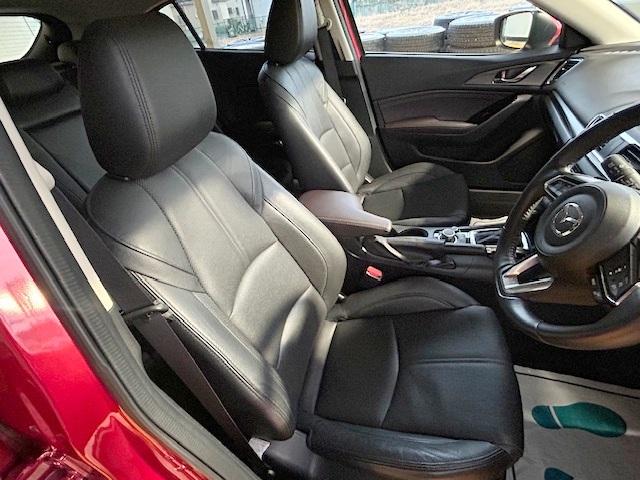 レザーシートで内装が高級感に溢れてます！乗り心地も良いです！こだわりポイントは内装からですよね！お早めにどうぞっ！