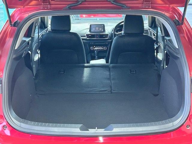 広々としたラゲッジスペース！更にシートアレンジで大きな荷物の収納が出来ます！便利ですよね♪