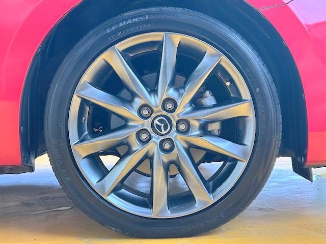 純正１８インチアルミです！新品タイヤをご希望の方は格安でご提供が可能です！是非お申し付け下さい！！