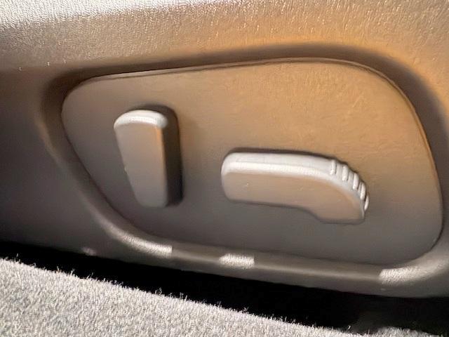 ＸＶ ２．０ｉ　アイサイト　プラウドエディション　修復歴なし　禁煙車　アイサイト　ＨＩＤヘッドライト　アクセスキー　ブラインドスポットモニター　パワーシート　プッシュスタート　ＳＩ－ＤＲＩＶＥ　純正１７インチアルミホイール（6枚目）