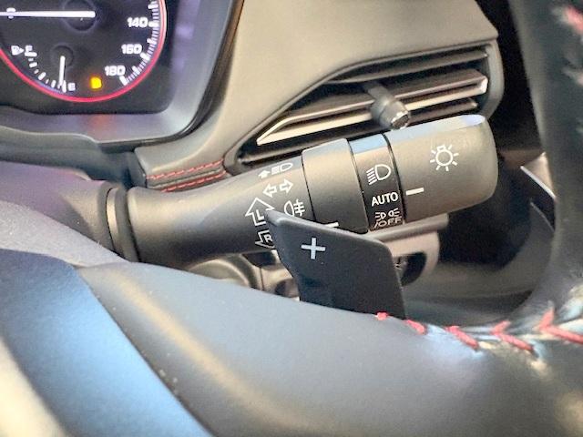 レヴォーグ ＳＴＩスポーツ　修復歴なし　禁煙車　衝突軽減ブレーキ　電動リアゲート　シートヒーター　ＥＴＣ２．０　車線逸脱警報　レザーシート　パワーシート　純正フルエアロ　ＬＥＤライト　Ｆ／Ｒフォグ　アクセスキー　パドルシフト（8枚目）