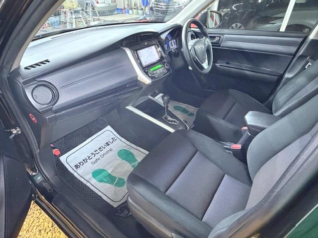 カローラフィールダー ハイブリッド　修復歴なし　禁煙車　純正ＳＤナビ　Ｂｌｕｅｔｏｏｔｈ　バックカメラ　ＥＴＣ　キーレスエントリーキー　フルセグＴＶ　ＤＶＤ再生　ＣＤ（7枚目）