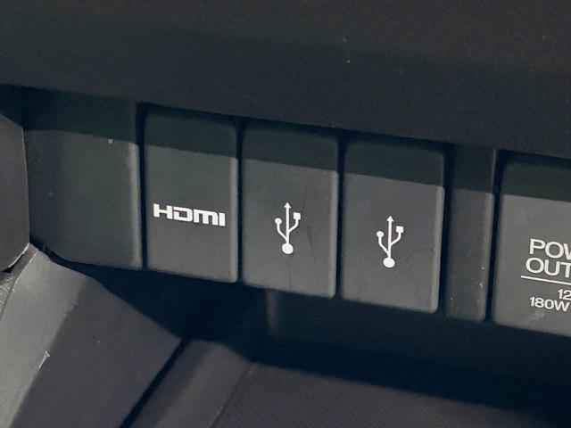 �t�r�a�\�P�b�g�ŃX�}�z�Ȃǂ��ԓ��ŏ[�d�ł��܂��I�܂��g�c�l�h���ڑ��ł��܂��I