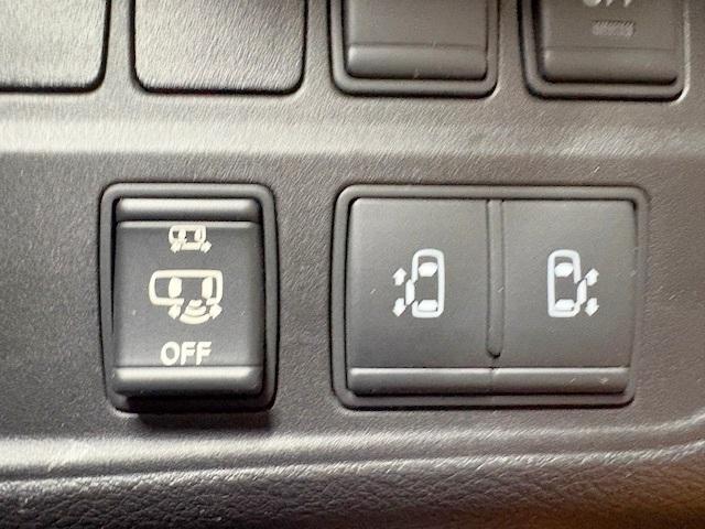 セレナ ハイウェイスター　プロパイロットエディション　修復歴なし　ワンオーナー　禁煙車　プロパイロット　両側自動ドア　フリップダウンモニタ　ブルートゥース　バックカメラ　インテリキー　プッシュスタート　ＥＴＣ　ＬＥＤライト　電動パーキング　ステアスイッチ（3枚目）