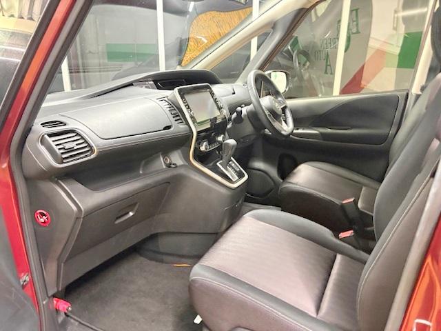 セレナ ハイウェイスター　プロパイロットエディション　修復歴なし　ワンオーナー　禁煙車　プロパイロット　両側自動ドア　フリップダウンモニタ　ブルートゥース　バックカメラ　インテリキー　プッシュスタート　ＥＴＣ　ＬＥＤライト　電動パーキング　ステアスイッチ（11枚目）