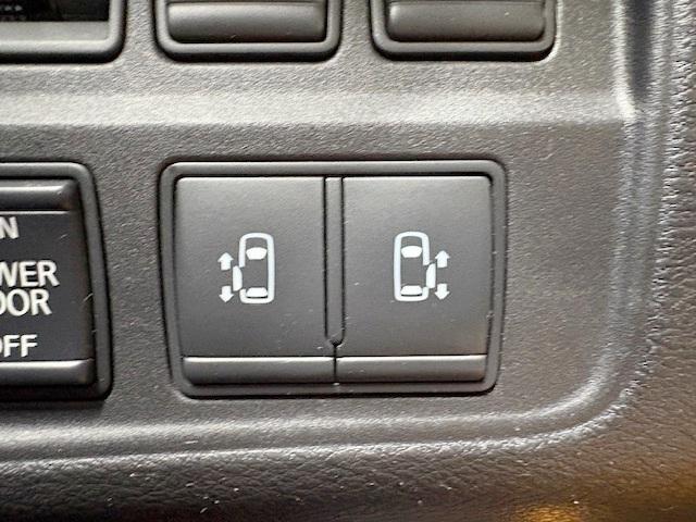 セレナ Ｘ　修復歴なし　禁煙車　プロパイロット　両側自動ドア　エマージェンシーブレーキ　全周囲モニター　純正ＳＤナビ　Ｂｌｕｅｔｏｏｔｈ　デジタルインナーミラー　インテリキー　プッシュスタート　パーキングアシスト（3枚目）