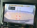 バックカメラがついて後方確認が簡単にできます!苦手としている車庫入れ等も安心して出来ますね!凄く需要の高い装備ですので、最初から付いていれば言う事なしですよね!?