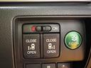 両側自動ドアのスイッチも運転席にあります!安全確認をしながらの操作が出来ますので、小さなお子様がいても安心ですよ!