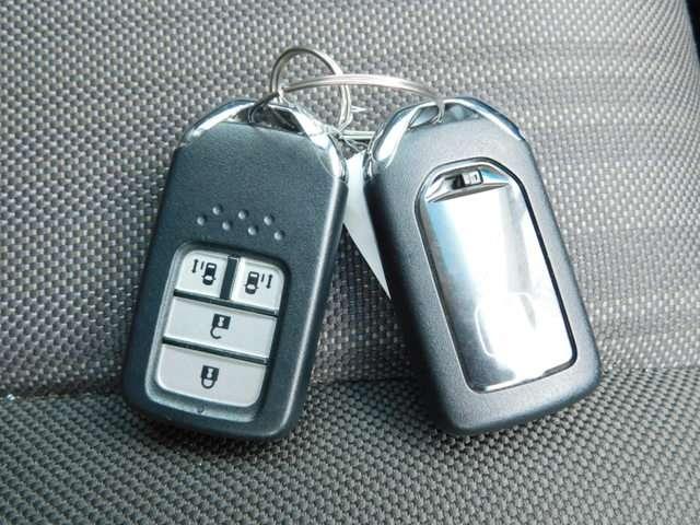G・ホンダセンシング 3列シート 6人乗り ウォークスルー仕様 両側電動スライドドア バックカメラ付純正メモリナビ フルセグ CD録音 Bluetooth 盗難防止 ETC ドアバイザー 禁煙 ワンオーナー(15枚目)