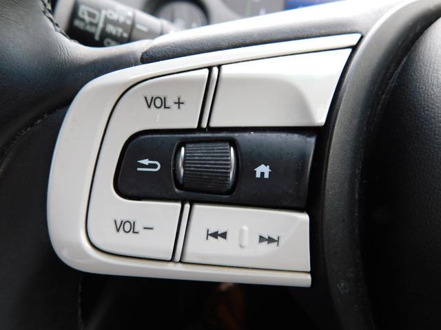 フィット ｅ：ＨＥＶホーム　純８型ナビ　後カメラ　前後ドラレコ　禁煙　ホンダセンシング　軽減ブレーキ　渋滞追従クルコン　前後誤発進抑制　オートハイビーム　ＥＴＣ　ＬＥＤライト　前後パーキングセンサー　ドアバイザー　トノカバー（22枚目）