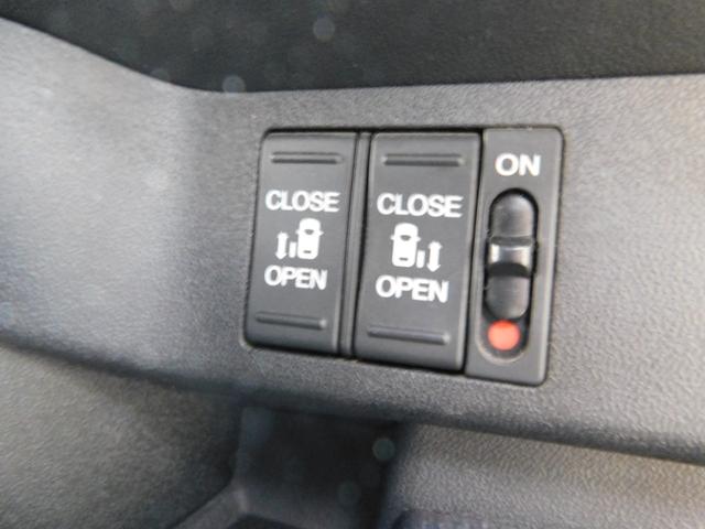 ステップワゴンスパーダ スパーダ　４ＷＤ　Ｗ電動　純９型ナビ　横開き後ドア　ＬＥＤ　クルーズコントロール　革巻ステア　サイドカーテンエアバッグ　フォグ　ＥＴＣ　ヒーテッドドアミラー　急速充電ＵＳＢ　フルセグＴＶ　ＢＴ　ＣＤ録音　１オナ（13枚目）