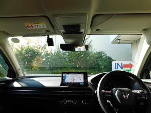 ＺＲ－Ｖ ｅ：ＨＥＶＺ　４ＷＤ　元試乗車　全周囲　前後ドラレコ　コネクトディスプレー　前後パーキングセンサー　電動バックドア　ＢＳＩ　ＢＯＳＥサウンド　ＥＴＣ２．０　置くだけ充電器　シート・ハンドルヒーター　後退出庫Ｓ　禁煙（2枚目）