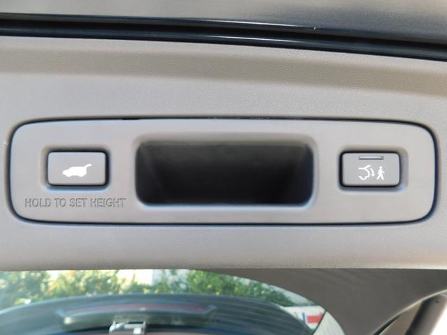 ＺＲ－Ｖ ｅ：ＨＥＶＺ　４ＷＤ　元試乗車　全周囲　前後ドラレコ　コネクトディスプレー　前後パーキングセンサー　電動バックドア　ＢＳＩ　ＢＯＳＥサウンド　ＥＴＣ２．０　置くだけ充電器　シート・ハンドルヒーター　後退出庫Ｓ　禁煙（6枚目）