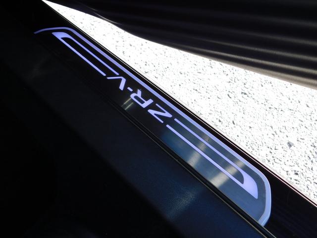 ＺＲ－Ｖ ｅ：ＨＥＶＺ　４ＷＤ　元試乗車　全周囲　前後ドラレコ　コネクトディスプレー　前後パーキングセンサー　電動バックドア　ＢＳＩ　ＢＯＳＥサウンド　ＥＴＣ２．０　置くだけ充電器　シート・ハンドルヒーター　後退出庫Ｓ　禁煙（9枚目）