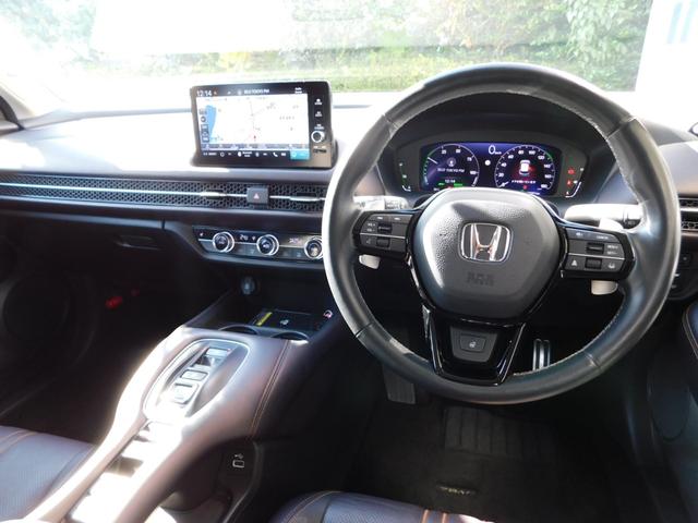 ＺＲ－Ｖ ｅ：ＨＥＶＺ　４ＷＤ　元試乗車　全周囲　前後ドラレコ　コネクトディスプレー　前後パーキングセンサー　電動バックドア　ＢＳＩ　ＢＯＳＥサウンド　ＥＴＣ２．０　置くだけ充電器　シート・ハンドルヒーター　後退出庫Ｓ　禁煙（20枚目）